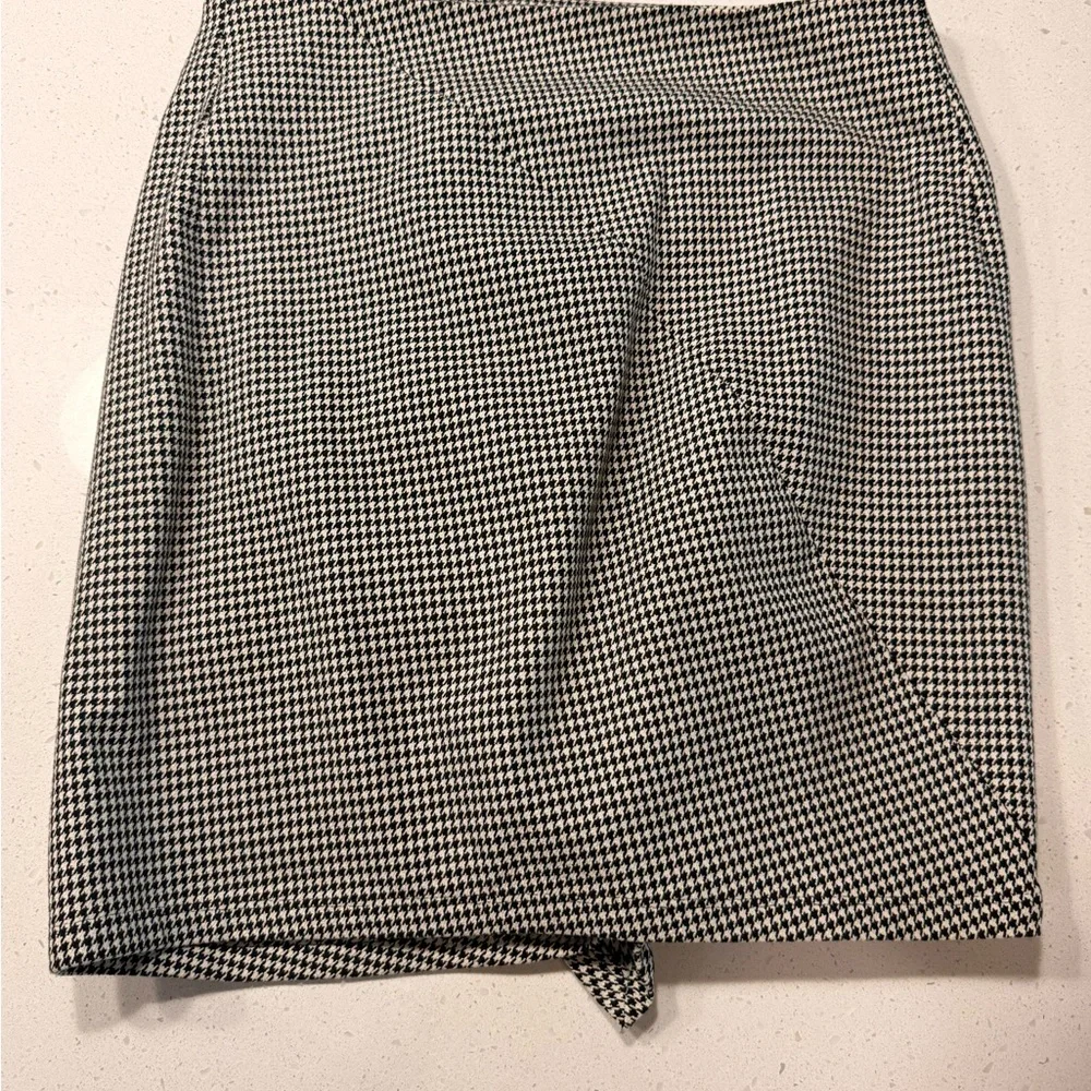 A.L.C. Jupiter Houndstooth Ruffle Black and White Mini Skirt size 10